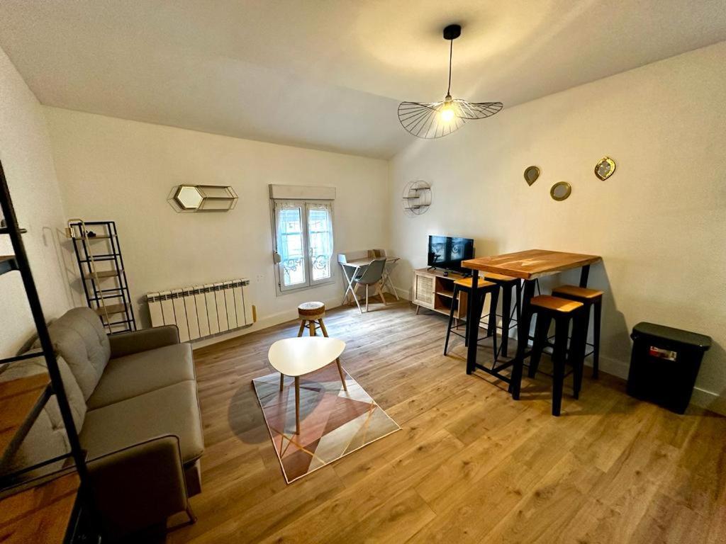 Le Petit Rempart Apartment Niort Bagian luar foto