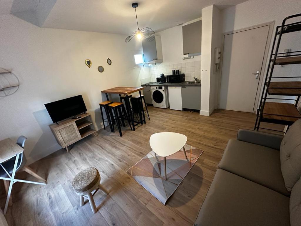 Le Petit Rempart Apartment Niort Bagian luar foto