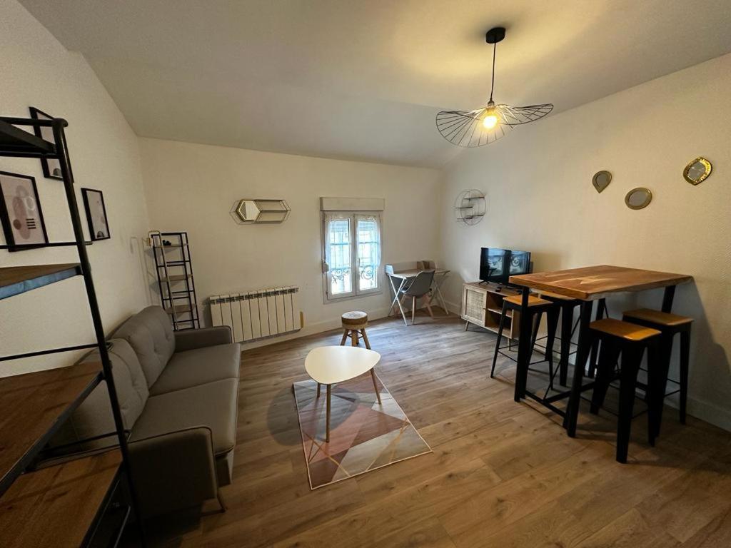 Le Petit Rempart Apartment Niort Bagian luar foto