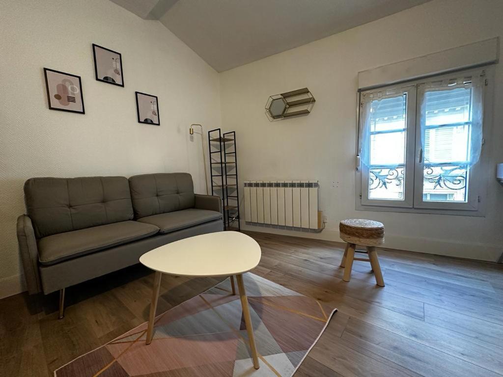 Le Petit Rempart Apartment Niort Bagian luar foto